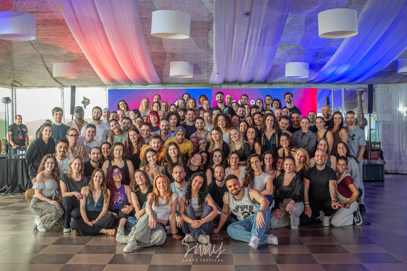 Equipa e participantes do Sway Dance Festival